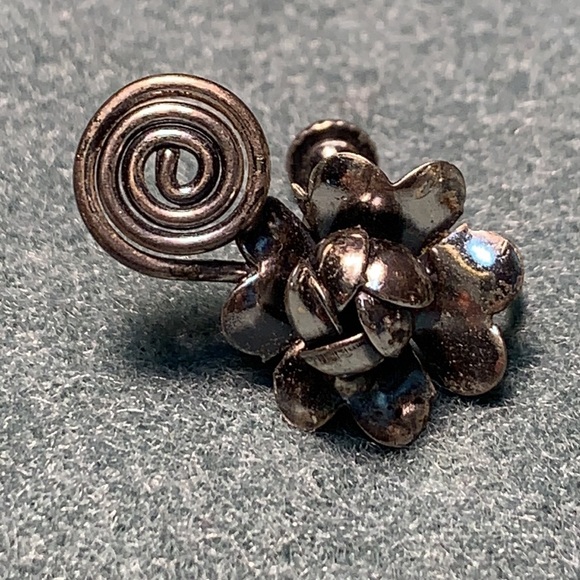 Vintage sterling screw back earrings - Picture 4 of 12